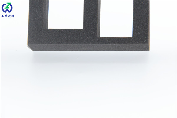 海綿的軟硬度與什么有關(guān)？