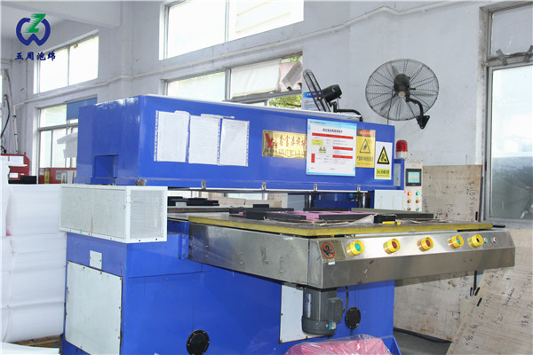 五周泡綿|產(chǎn)品打樣反復(fù)測量，只為客戶放心