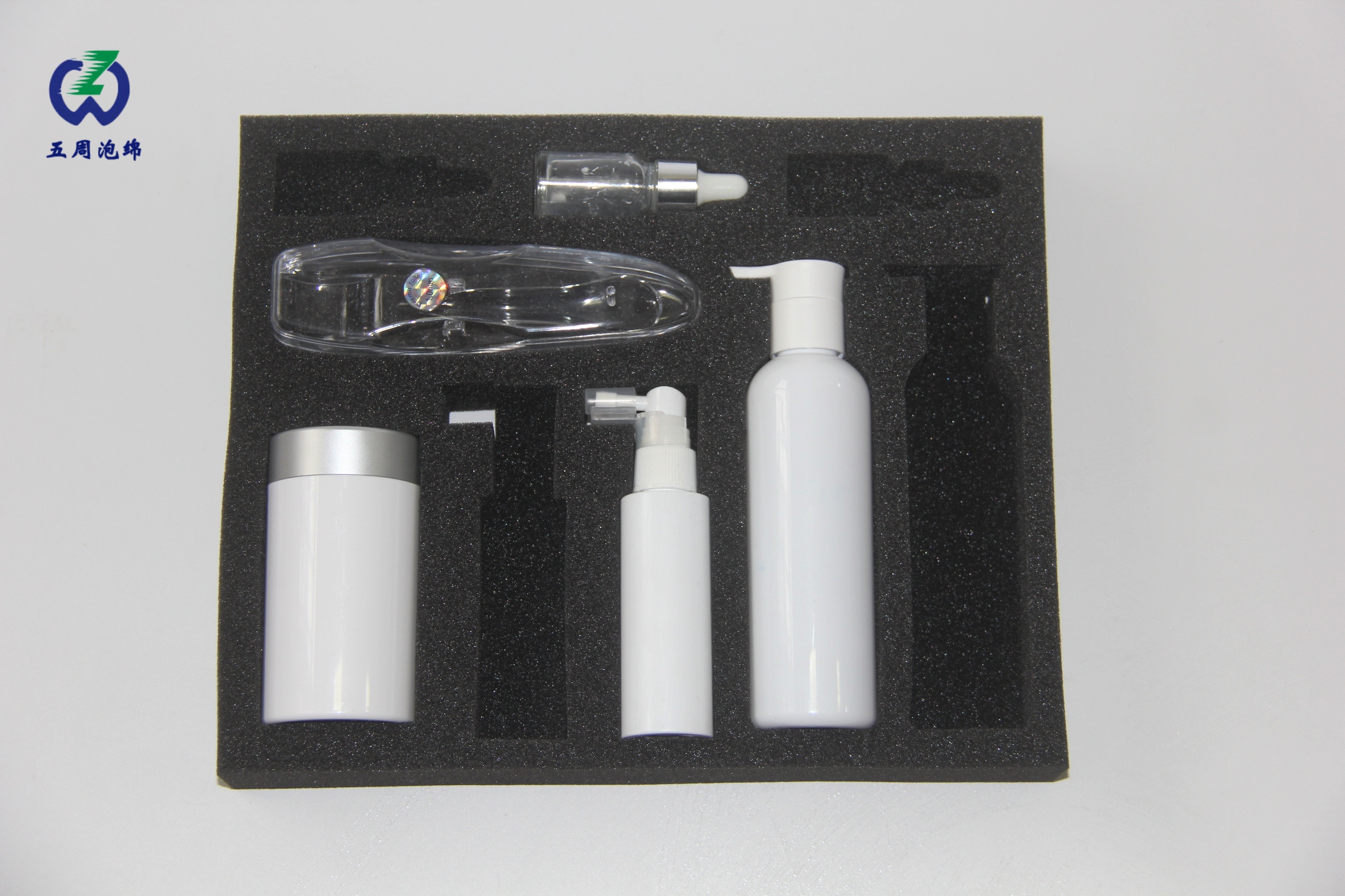 高端化妝品都用什么內(nèi)襯？海綿材質(zhì)暴露品牌小心機(jī)