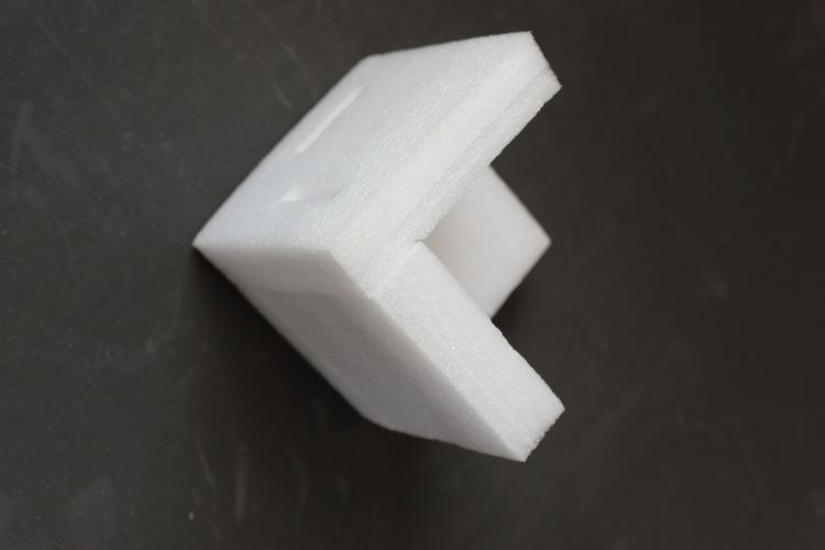 包裝界 “軟黃金”？EPE 珍珠棉內(nèi)襯憑啥成易碎品守護(hù)神